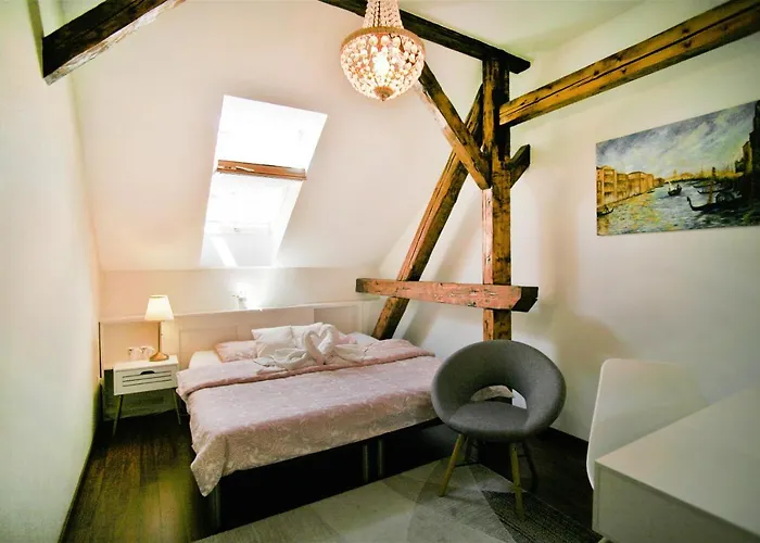 Florencia Konukevi 3*