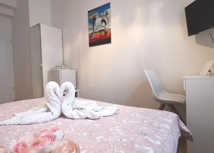 Florencia Konukevi 3*