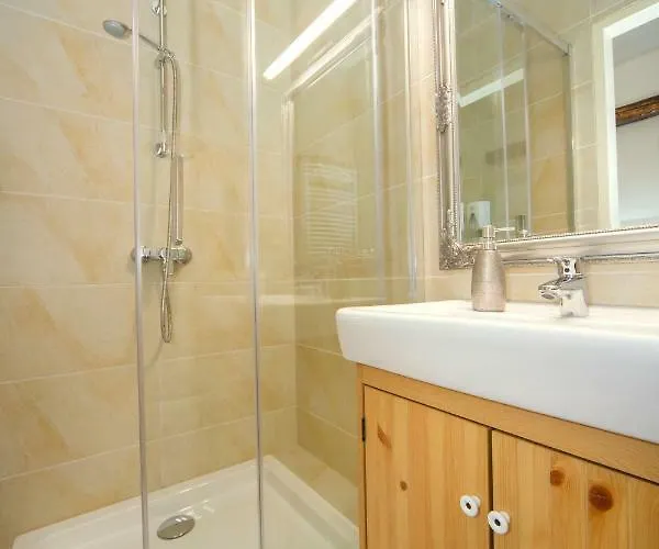 Konukevi Florencia Eğri